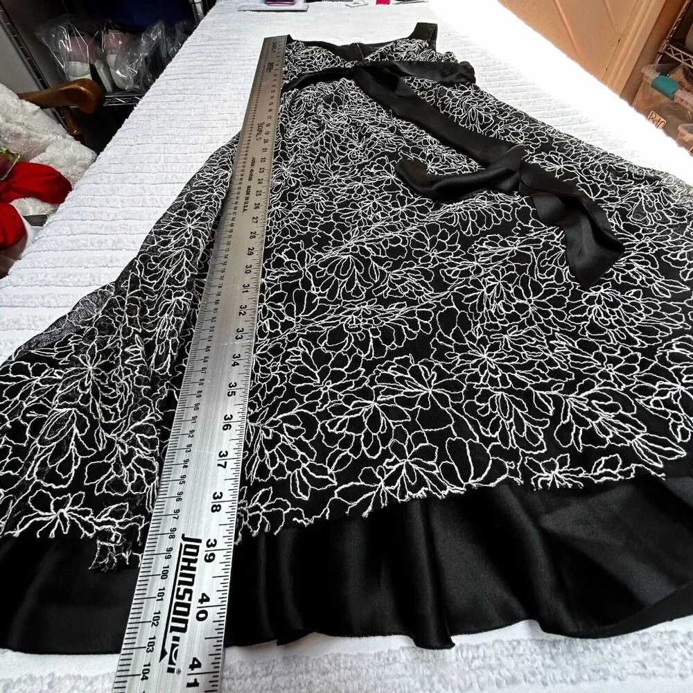 Adrianna Papell Women's Embroidered Midi A-Line Dress Size 6 Tie Waist Black - Picture 9 of 9